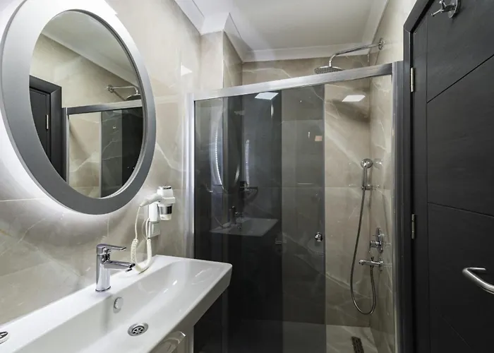 Mantra Pub And Hotel