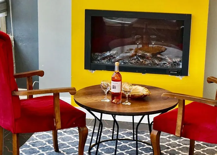 Hotel Mantra Pub And *