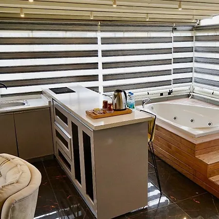 Mantra Pub And Estambul