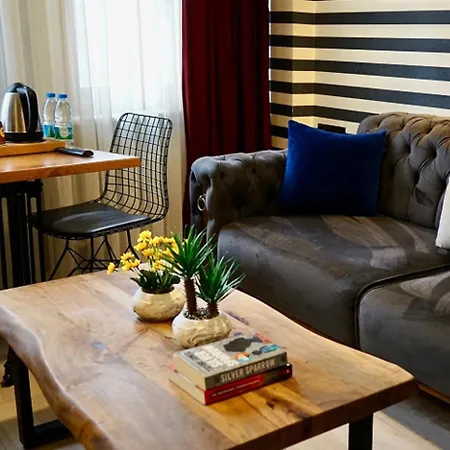 Hotel Mantra Pub And *