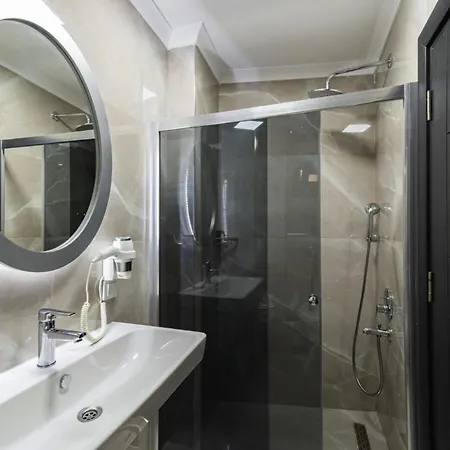 Mantra Pub And Hotel